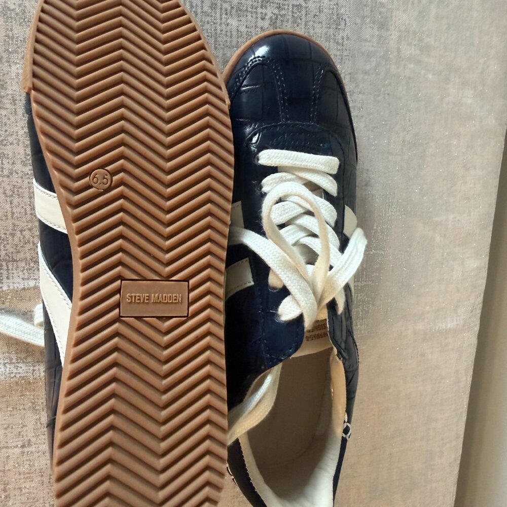 Steve Madden Navy Croc - Picture 2 of 12